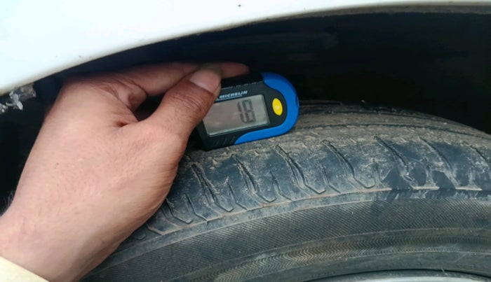 2013 Maruti Ertiga VXI CNG, Petrol, Manual, 1,36,378 km, tyre