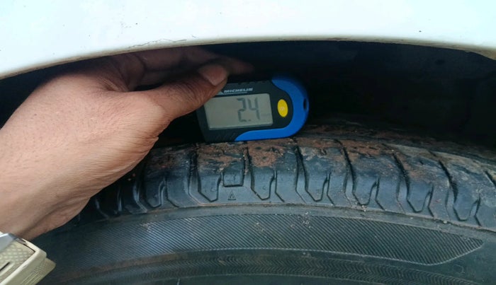 2013 Maruti Ertiga VXI CNG, Petrol, Manual, 1,36,378 km, tyre