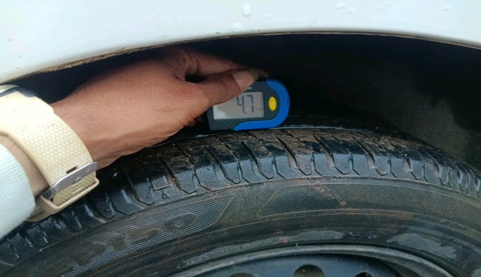 2013 Maruti Ertiga VXI CNG, Petrol, Manual, 1,36,378 km, tyre