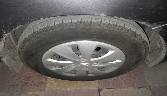 2012 Hyundai i10 MAGNA 1.1 LPG, Petrol, Manual, 49,073 km, tyre