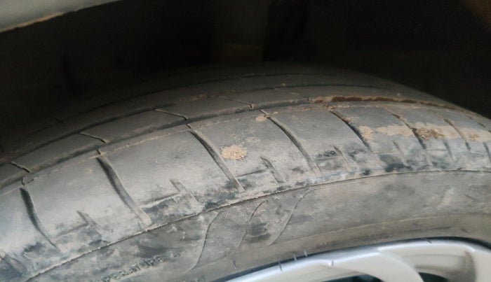 2015 Ford Ecosport AMBIENTE 1.5L DIESEL, Diesel, Manual, 1,00,486 km, tyre