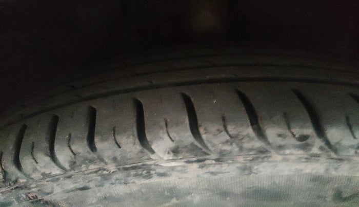 2015 Ford Ecosport AMBIENTE 1.5L DIESEL, Diesel, Manual, 1,00,486 km, tyre