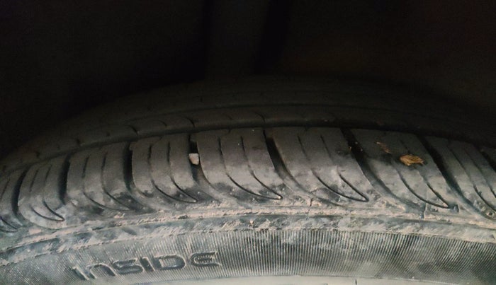 2015 Ford Ecosport AMBIENTE 1.5L DIESEL, Diesel, Manual, 1,00,486 km, tyre