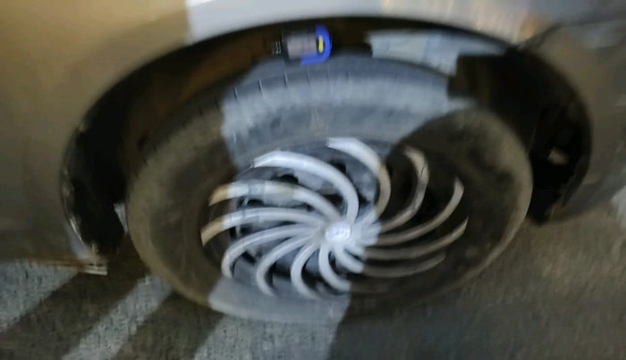 2015 Maruti Swift VDI ABS, Diesel, Manual, 3,35,700 km, tyre