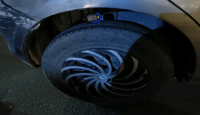 2015 Maruti Swift VDI ABS, Diesel, Manual, 3,35,700 km, tyre