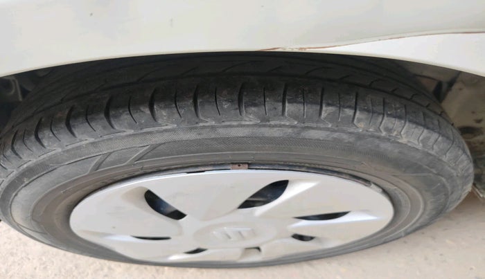 2017 Maruti Celerio ZXI, Petrol, Manual, 2,10,918 km, tyre
