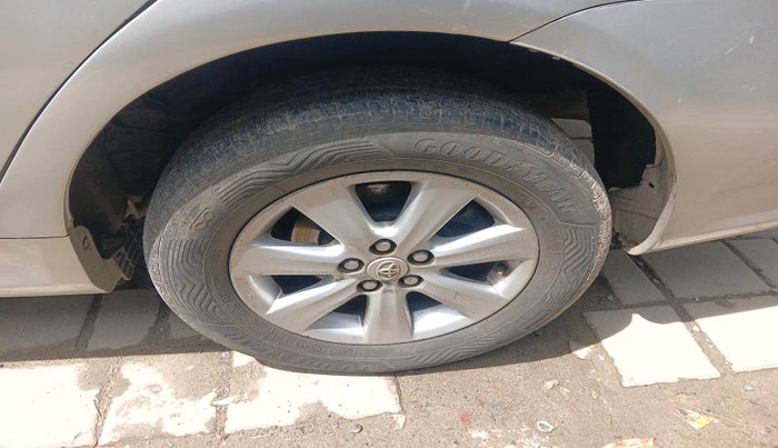 2012 Toyota Corolla Altis J DIESEL, Diesel, Manual, 1,84,849 km, tyre