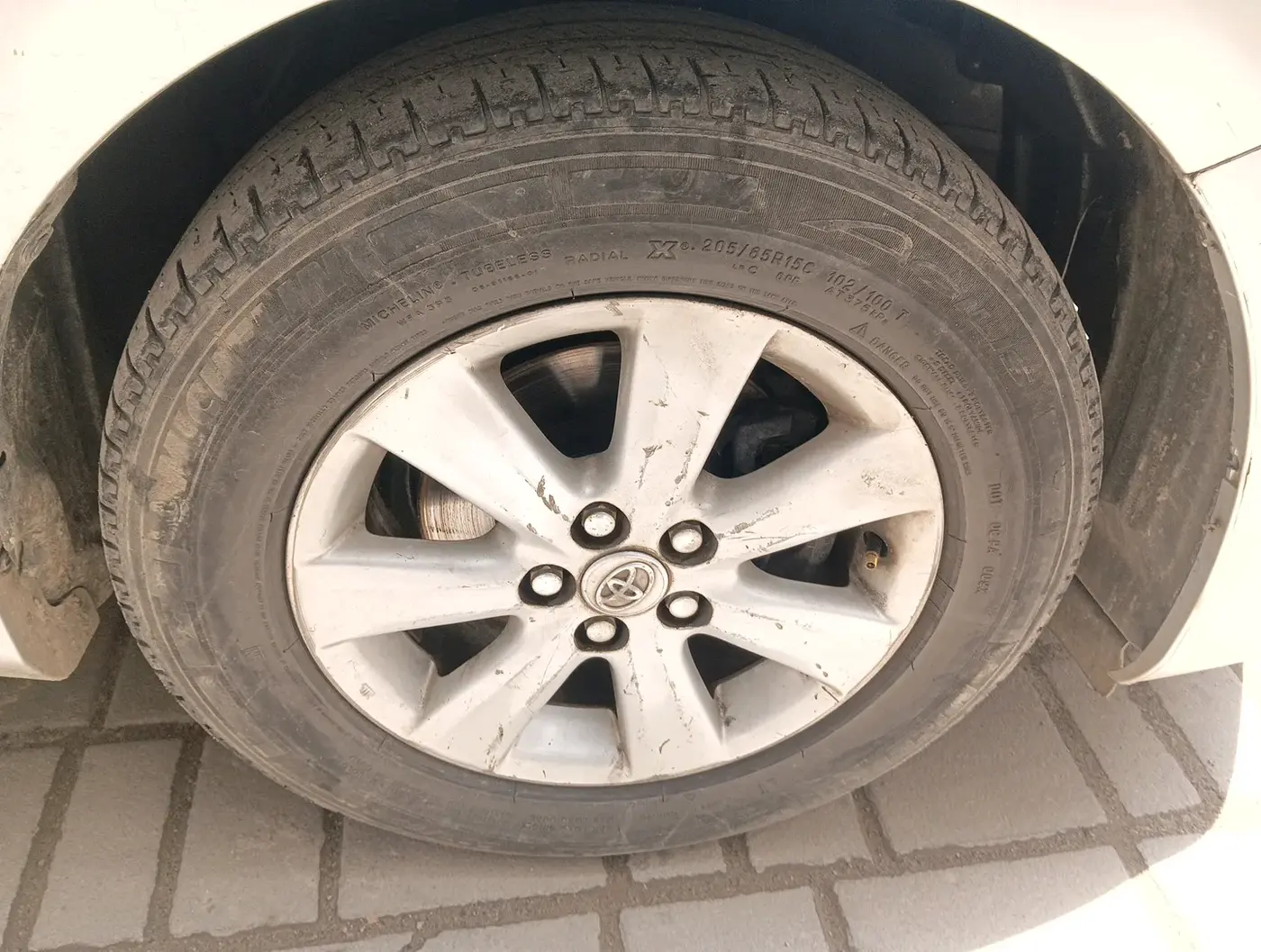 2012 Toyota Corolla Altis J DIESEL, Diesel, Manual, 1,84,849 km, tyre
