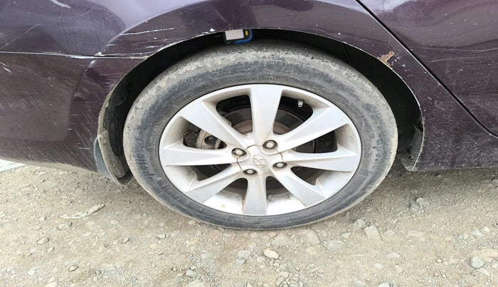 2012 Hyundai Verna FLUIDIC 1.6 CRDI SX OPT, Diesel, Manual, 1,14,222 km, tyre