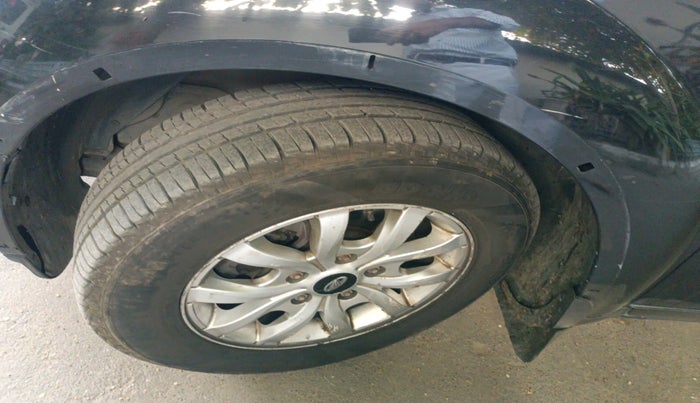 2018 Mahindra XUV500 W10, Diesel, Manual, 1,24,312 km, tyre