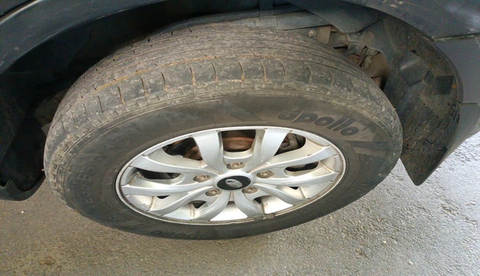 2018 Mahindra XUV500 W10, Diesel, Manual, 1,24,312 km, tyre