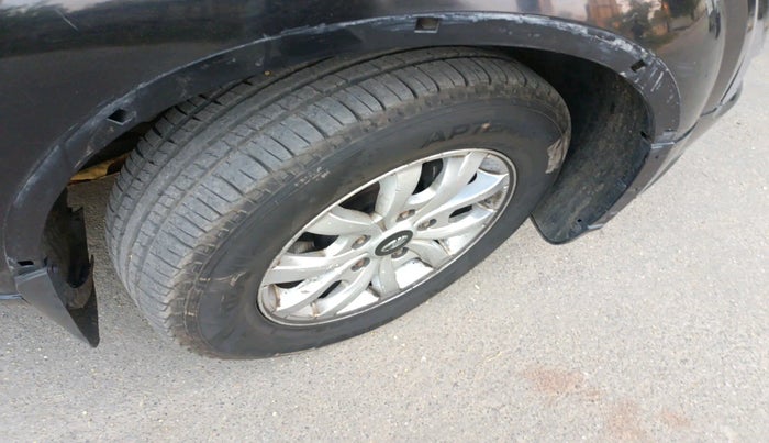 2018 Mahindra XUV500 W10, Diesel, Manual, 1,24,312 km, tyre