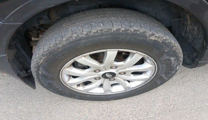 2018 Mahindra XUV500 W10, Diesel, Manual, 1,24,312 km, tyre