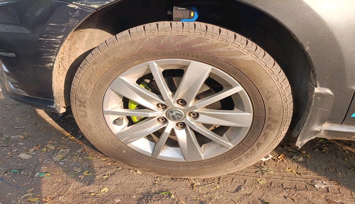 2017 Volkswagen Ameo HIGHLINE1.5L, Diesel, Manual, 1,02,000 km, tyre