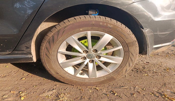 2017 Volkswagen Ameo HIGHLINE1.5L, Diesel, Manual, 1,02,000 km, tyre