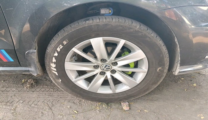 2017 Volkswagen Ameo HIGHLINE1.5L, Diesel, Manual, 1,02,000 km, tyre