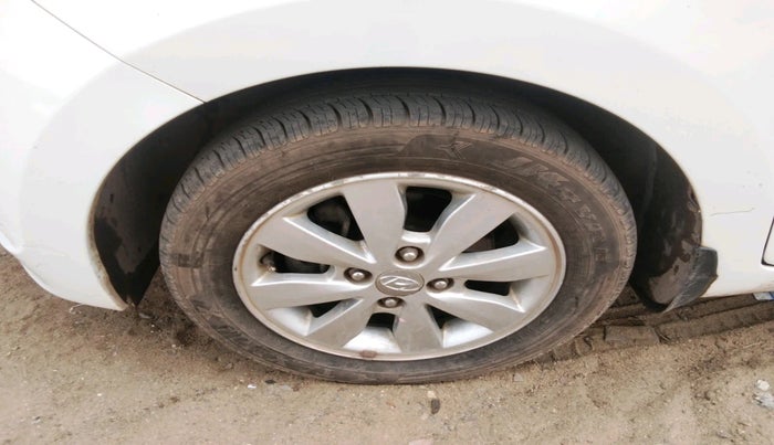 2016 Hyundai Xcent SX 1.2, Petrol, Manual, 1,28,225 km, tyre