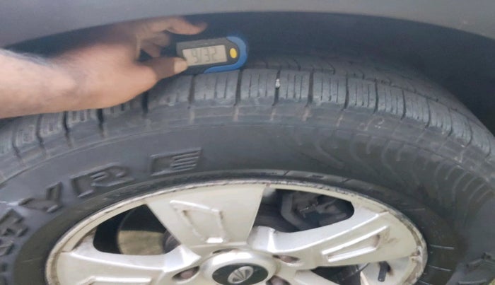 2012 Mahindra XUV500 W8, Diesel, Manual, 52,275 km, tyre