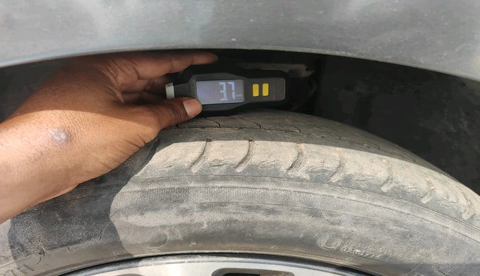 2021 Tata ALTROZ XZ PETROL, Petrol, Manual, 63,589 km, tyre