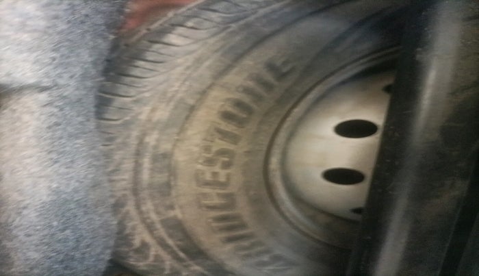 2011 Maruti Alto LXI CNG, Petrol, Manual, 1,08,070 km, tyre