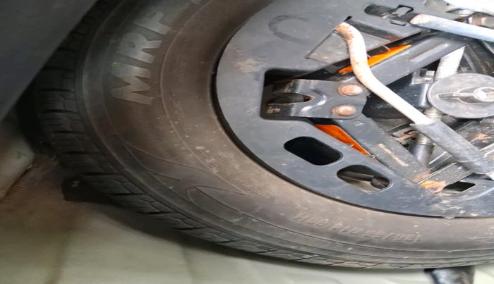 2016 Mahindra Kuv100 K8 D 6 STR, Diesel, Manual, 1,36,037 km, tyre