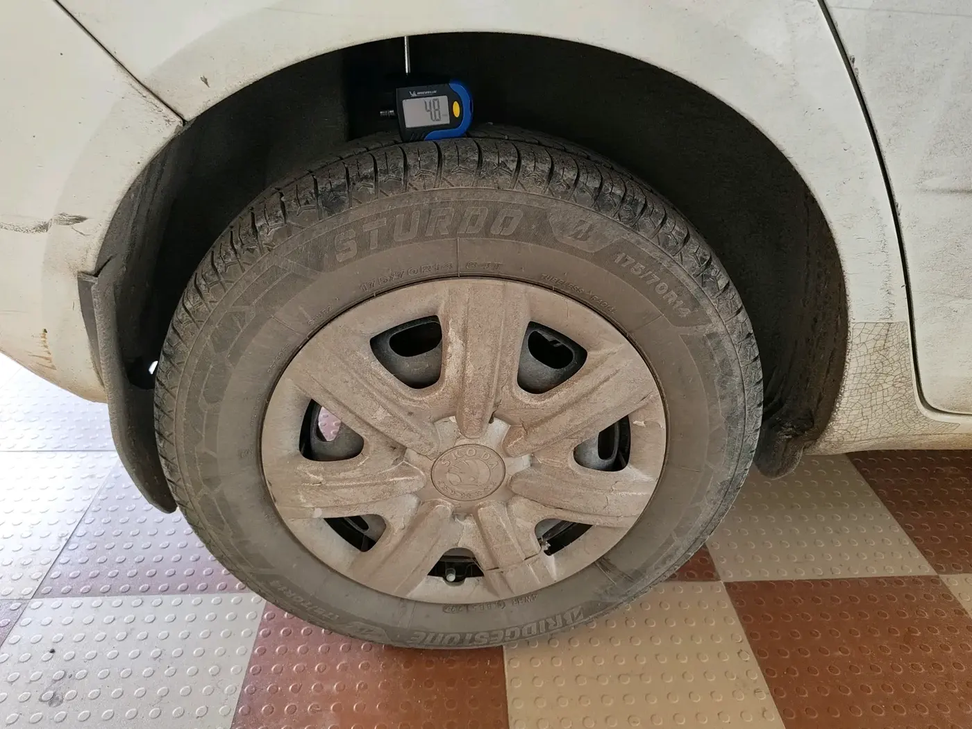 2011 Skoda Fabia AMBITION 1.2 MPI, Petrol, Manual, 1,18,208 km, tyre