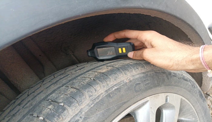 2016 Hyundai i20 Active 1.4 SX, Diesel, Manual, 1,59,844 km, tyre