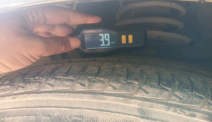 2016 Maruti Ciaz VXI+, Petrol, Manual, 1,23,167 km, tyre