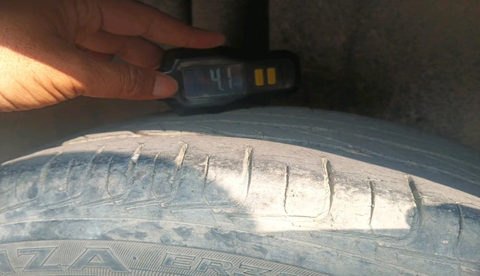 2016 Maruti Ciaz VXI+, Petrol, Manual, 1,23,167 km, tyre