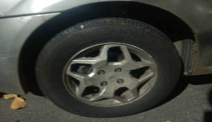 2013 Mahindra Verito Vibe CS 1.5 D6, Diesel, Manual, 1,79,590 km, tyre