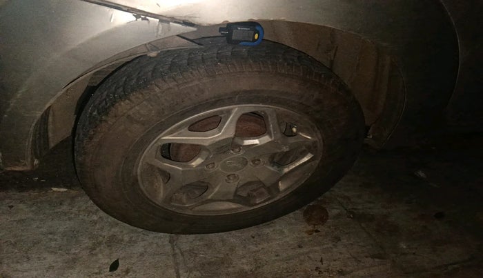 2013 Mahindra Verito Vibe CS 1.5 D6, Diesel, Manual, 1,79,590 km, tyre