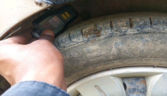 2010 Hyundai i10 MAGNA 1.2, Petrol, Manual, 1,84,236 km, tyre