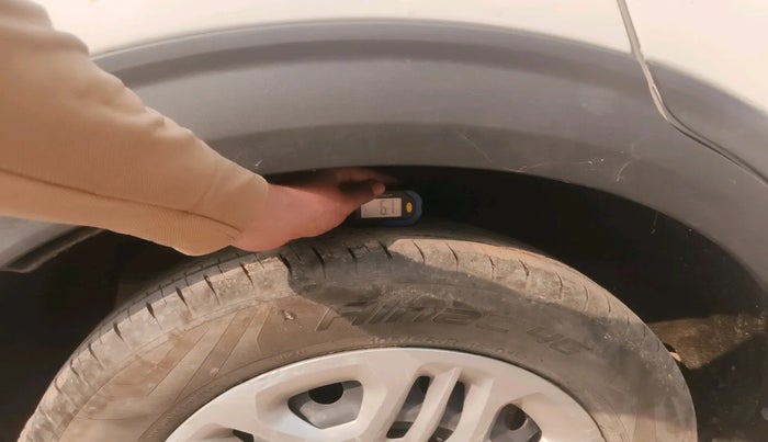 2022 KIA CARENS PRESTIGE 1.5 PETROL 7 STR, Petrol, Manual, 57,602 km, tyre