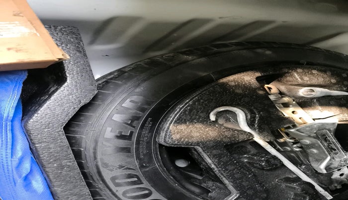 2016 Maruti Ciaz ZXI+, Petrol, Manual, 1,03,393 km, tyre