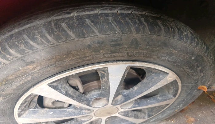 2010 Tata Indica Vista AURA SAFIRE, Petrol, Manual, 26,147 km, tyre