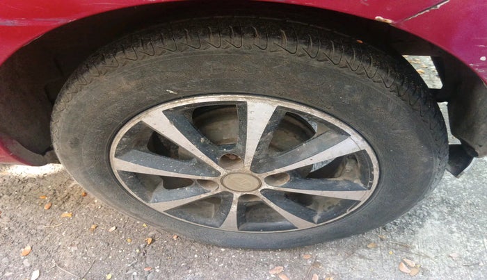 2010 Tata Indica Vista AURA SAFIRE, Petrol, Manual, 26,147 km, tyre