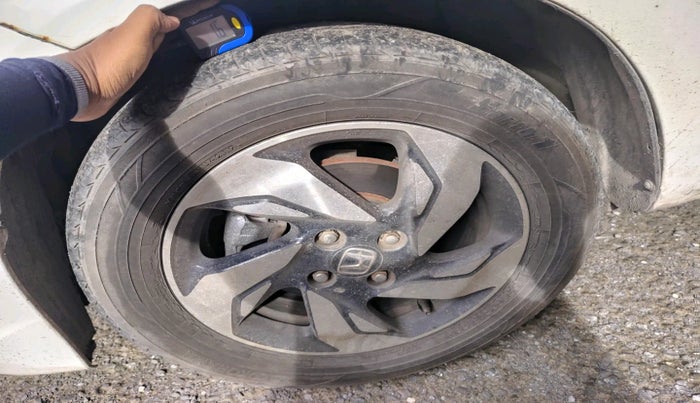 2015 Honda Mobilio 1.5L I-DTEC RS, Diesel, Manual, 1,23,119 km, tyre