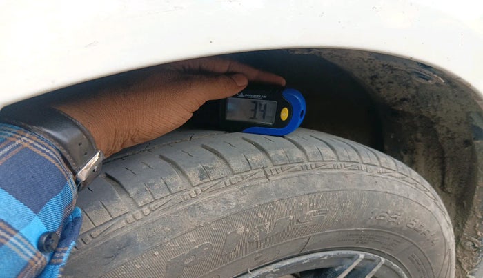 2019 Maruti Swift Dzire TOUR S-CNG, Petrol, Manual, 1,05,451 km, tyre