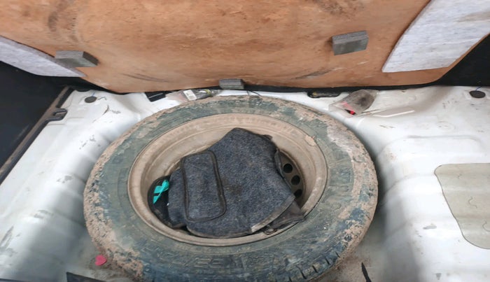 2023 Hyundai GRAND I10 NIOS MAGNA 1.2 KAPPA VTVT, Petrol, Manual, 27,980 km, tyre