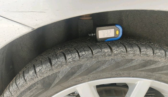 2017 Volkswagen Polo HIGHLINE1.5L, Diesel, Manual, 95,395 km, tyre