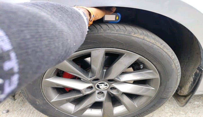 2016 Skoda Superb L&K 2.0 TDI AT, Diesel, Automatic, 92,140 km, tyre