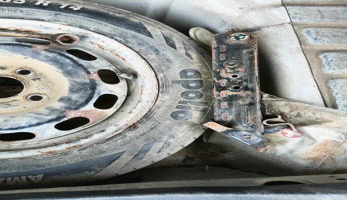 2010 Ford Figo EXI 1.4 DIESEL, Diesel, Manual, 1,57,737 km, tyre