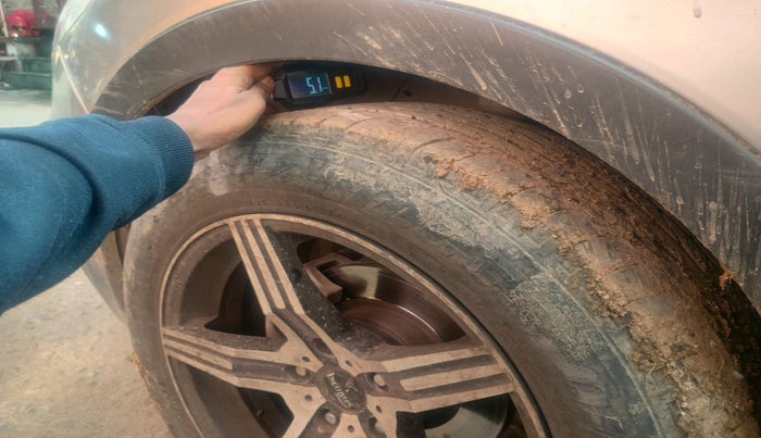 2017 Maruti S Cross SIGMA 1.3, Diesel, Manual, 1,97,001 km, tyre