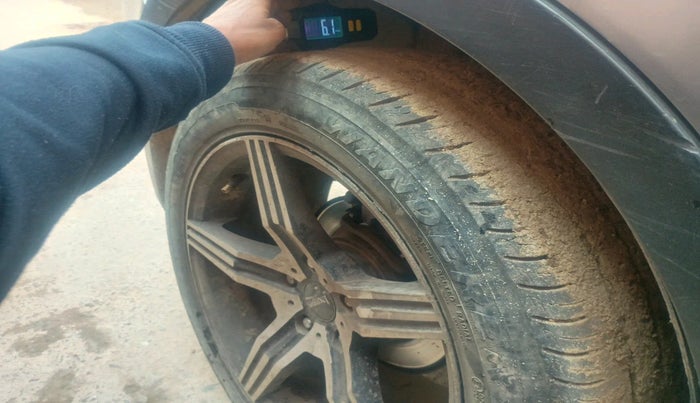 2017 Maruti S Cross SIGMA 1.3, Diesel, Manual, 1,97,001 km, tyre