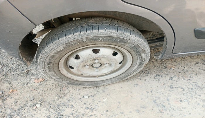 2013 Maruti Wagon R 1.0 LXI CNG, Petrol, Manual, 1,56,361 km, tyre