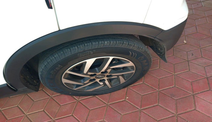 2022 Mahindra XUV300 W8 (O) 1.2 PETROL, Petrol, Manual, 16,453 km, tyre