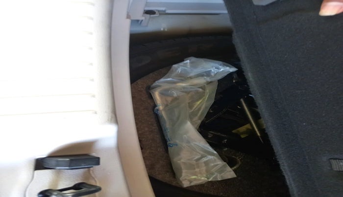 2022 Mahindra XUV300 W8 (O) 1.2 PETROL, Petrol, Manual, 16,453 km, tyre