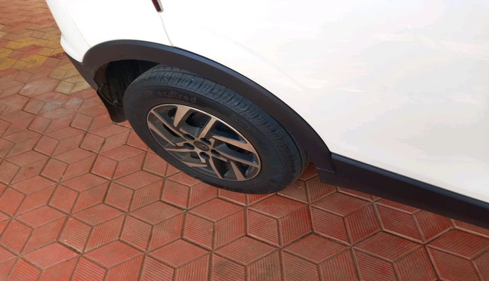 2022 Mahindra XUV300 W8 (O) 1.2 PETROL, Petrol, Manual, 16,453 km, tyre