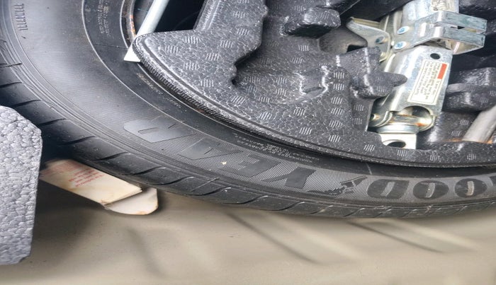 2014 Maruti Ciaz ZXI, Petrol, Manual, 59,317 km, tyre