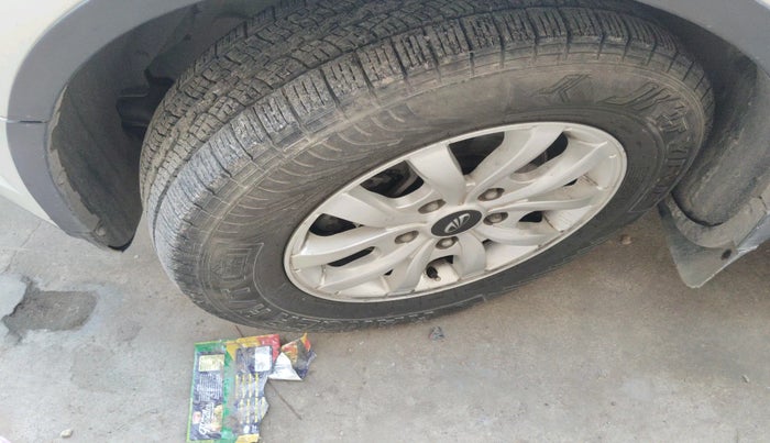 2016 Mahindra XUV500 W10, Diesel, Manual, 1,19,080 km, tyre